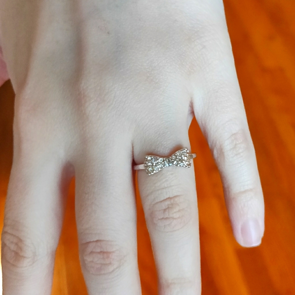 Silver rhinestone bow shaped ring